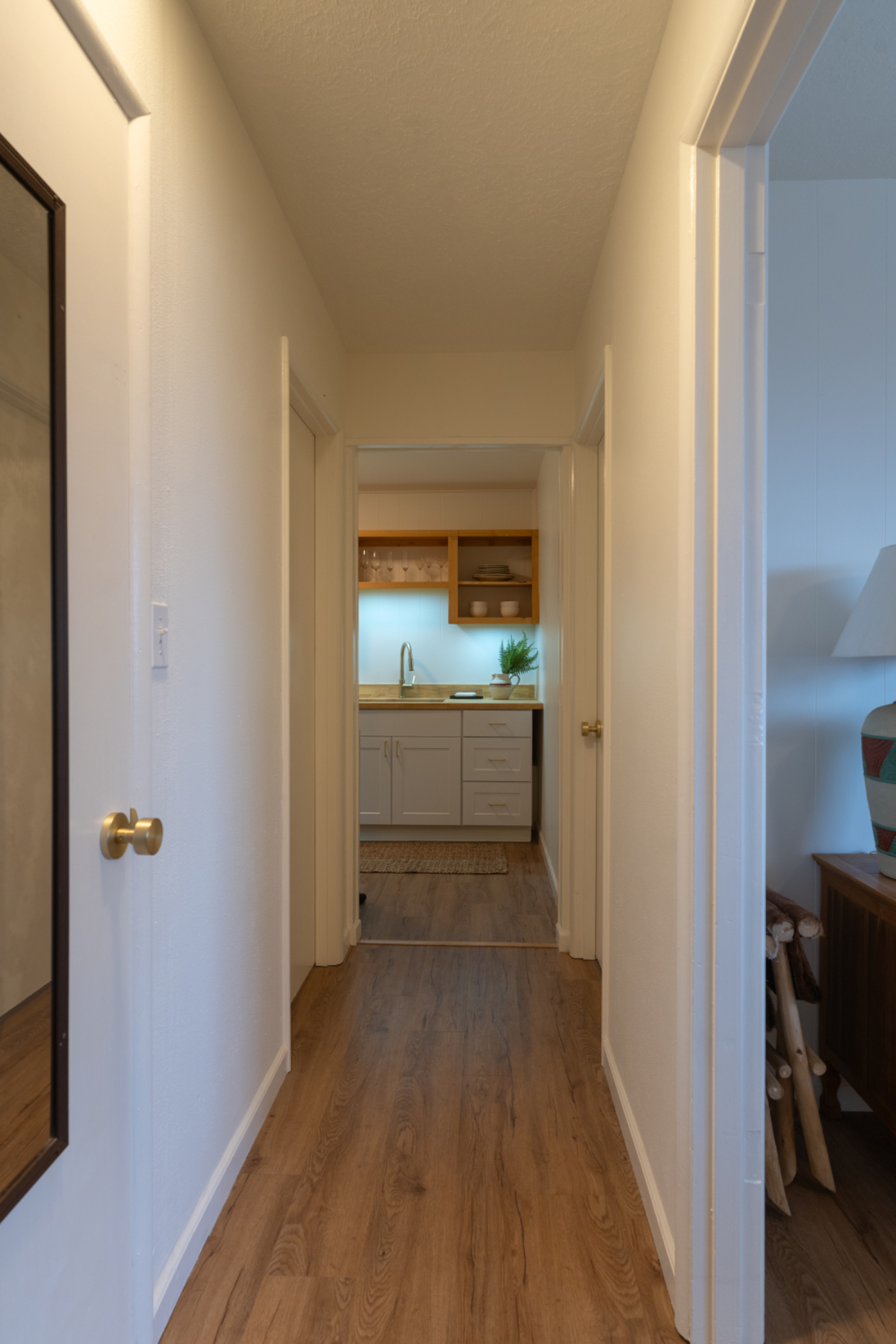 Quiet basement apartment - Photo 2