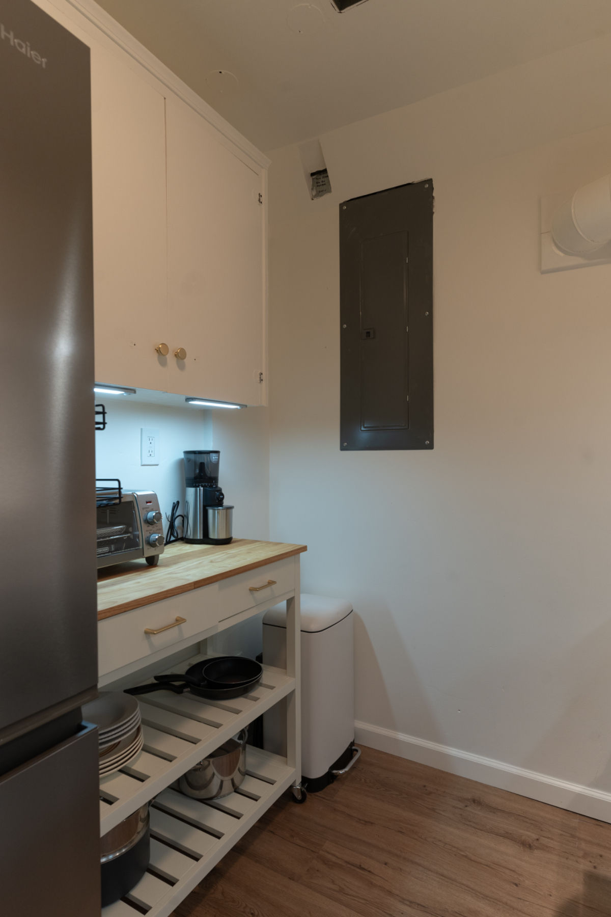 Quiet basement apartment - Photo 4
