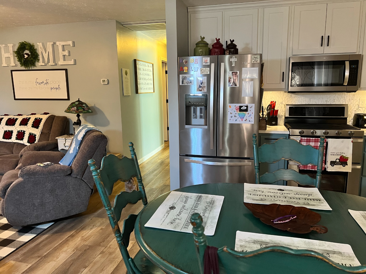 Beautiful Cozy Furnished Home. - Photo 3