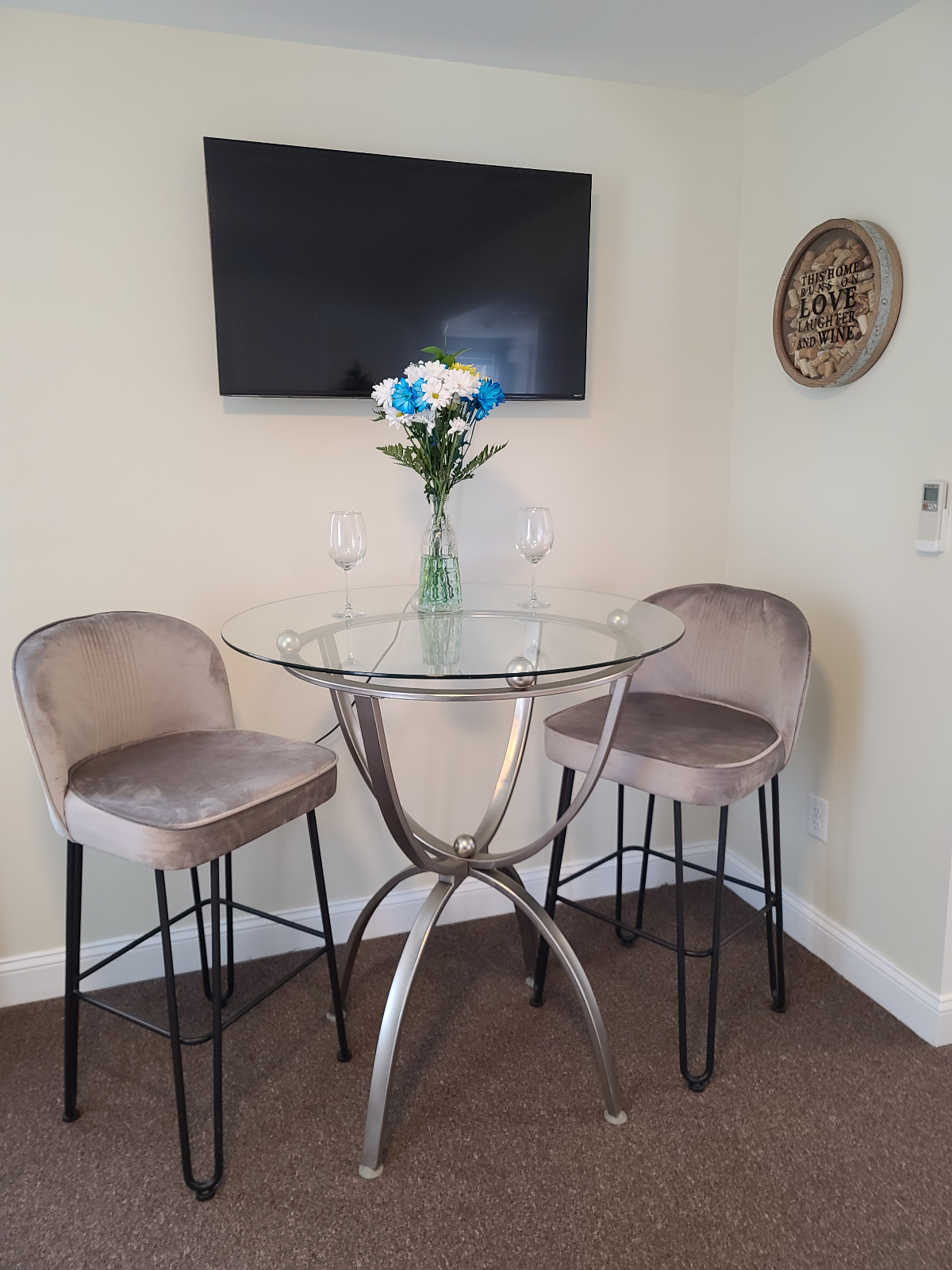 Full, Private, 1 Bed/1 Bath Mt Kisco Village Apt - Photo 2