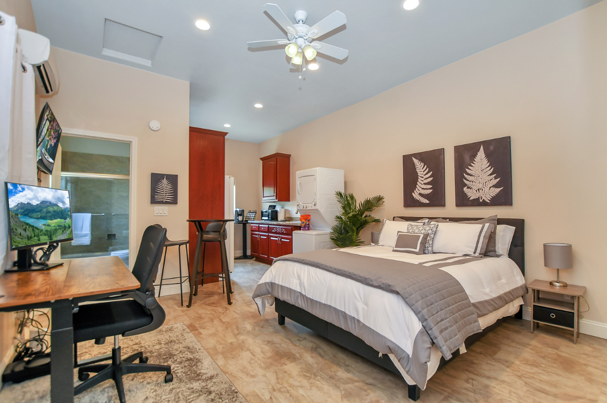 Studio Centrally Located in Pleasant Hill