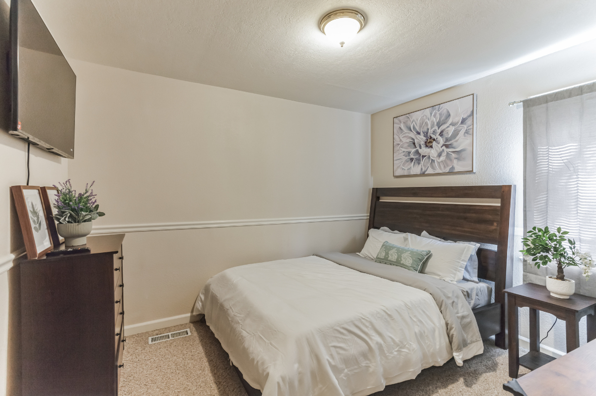 Cozy Bedroom w/ Shared Bathroom