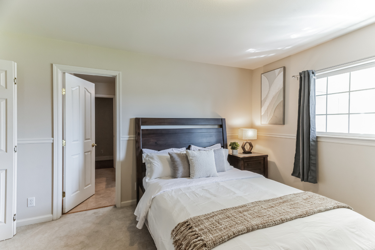 Spacious Bedroom w/ Private Bathroom