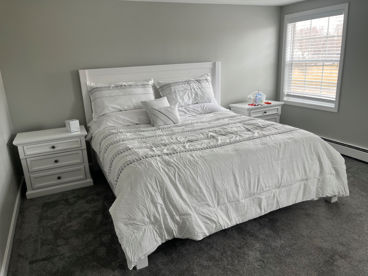 Large King Bedroom-less than a mile from Hospitals
