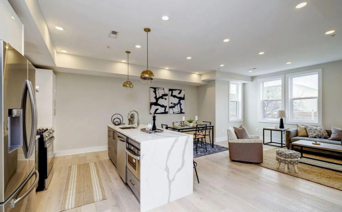 Penthouse with 2 Roof Decks (Room B) - Photo 3