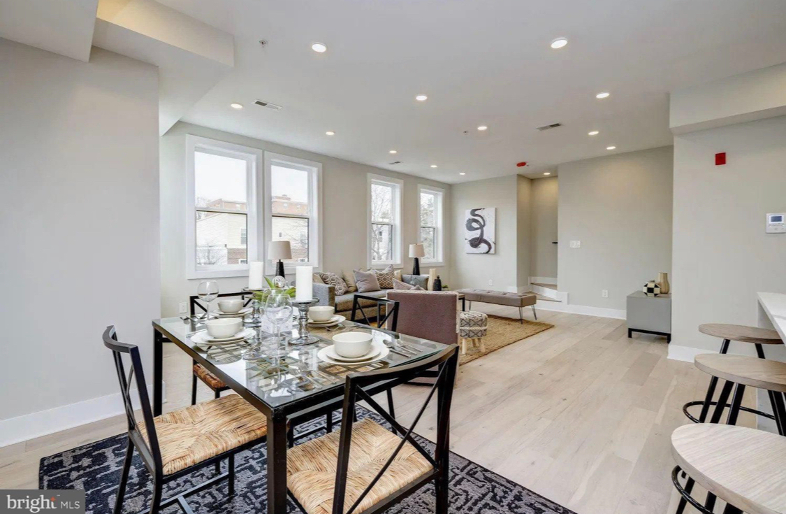 Penthouse with 2 Roof Decks (Room B) - Photo 4