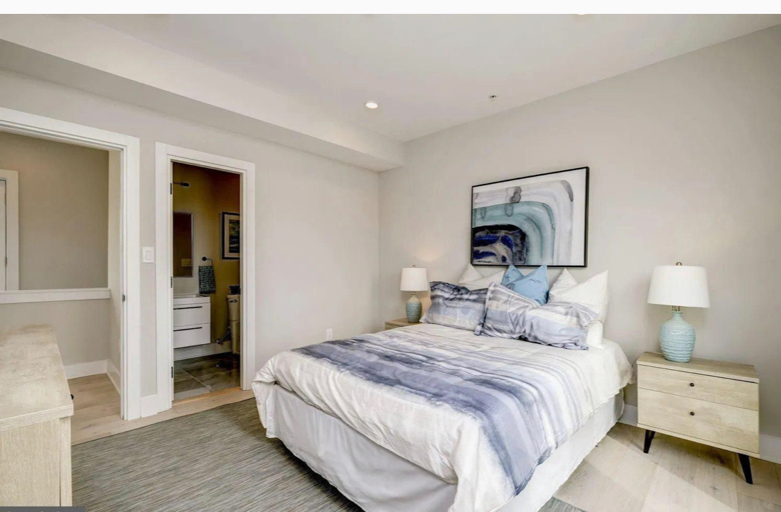 Penthouse with 2 Roof Decks (Room B) - Photo 7