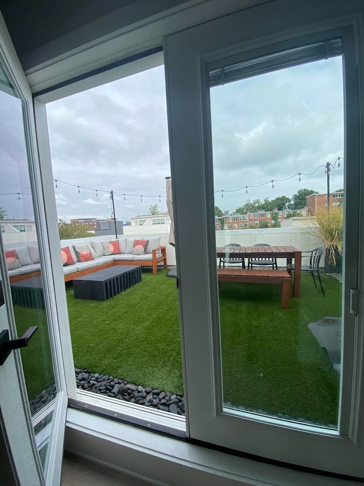 Penthouse with 2 Roof Decks (Room B) - Photo 11