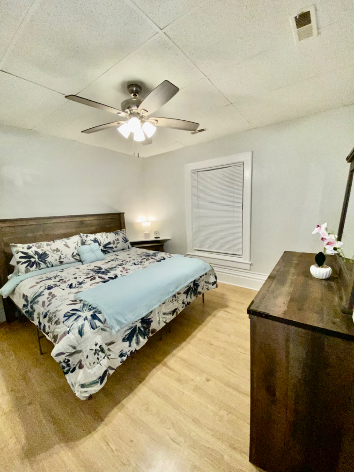 Roomy Rooms - Photo 4
