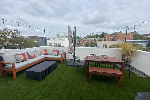 Penthouse with 2 Roof Decks (Room A) - Photo 9