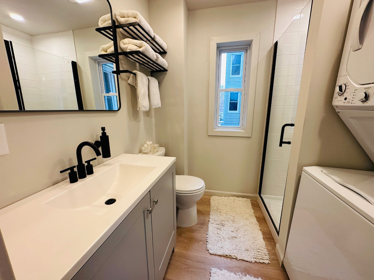 Sunny Downtown Troy Apartment - Photo 10