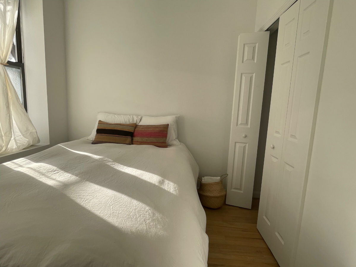 Bright and Quaint Rooms in Two Bridges - Photo 8