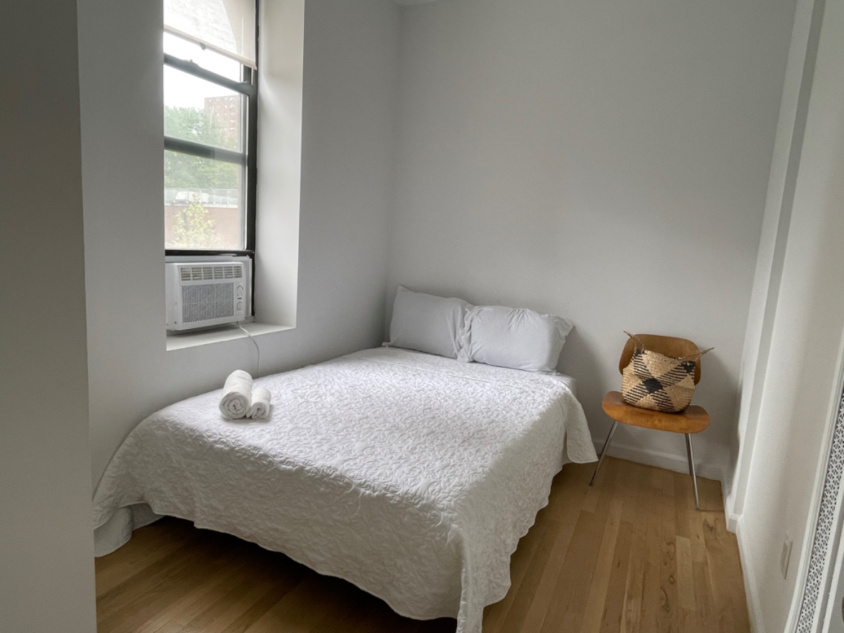 Bright and Quaint Rooms in Two Bridges - Photo 12