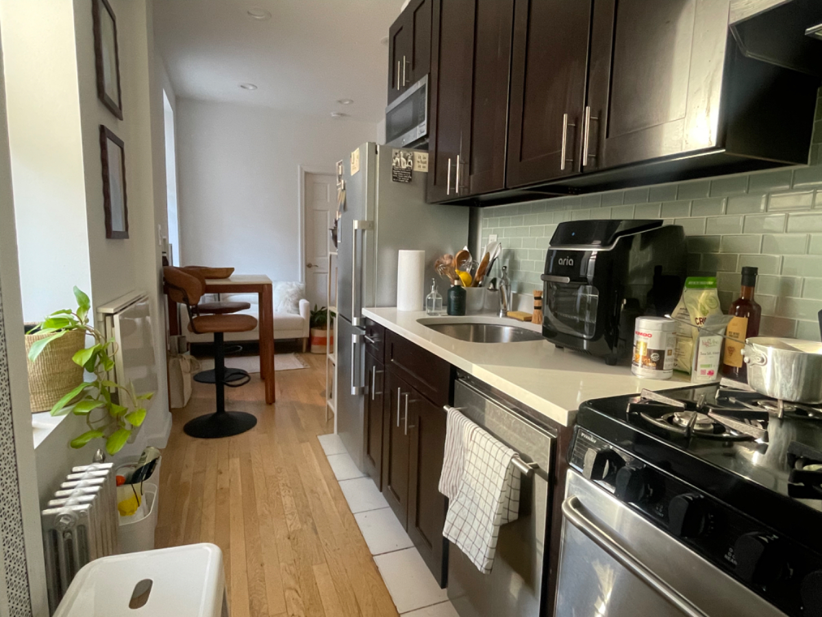 Bright and Quaint Rooms in Two Bridges - Photo 6
