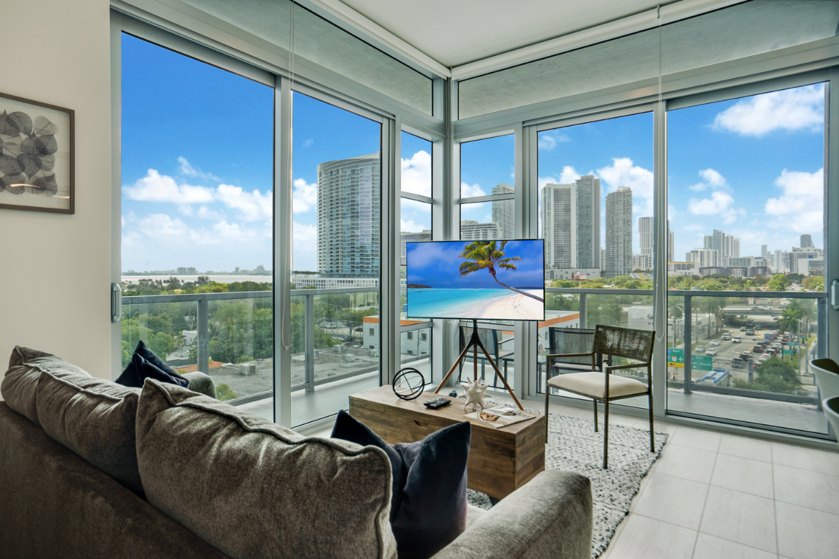 Gorgeous Bay views 2 Bedrooms Condo