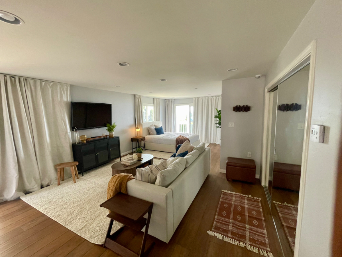 Experience Coastal Charm and Tranquility in this Beautifully Remodeled Studio with Stunning Views in Ventura, California - Photo 1