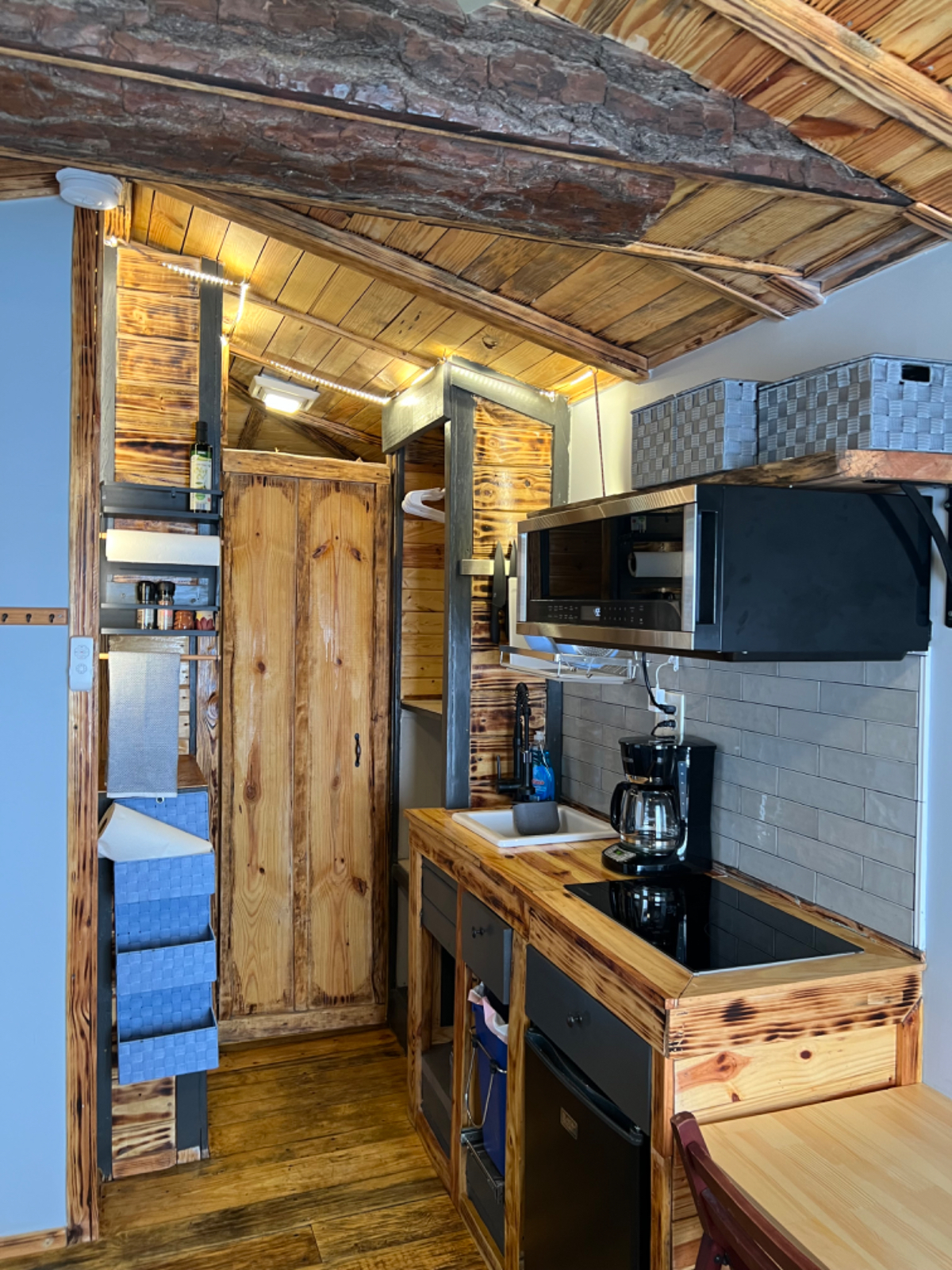 Wooden Tiny House for Rent in Park Circle with Cottage Vibes - Photo 3