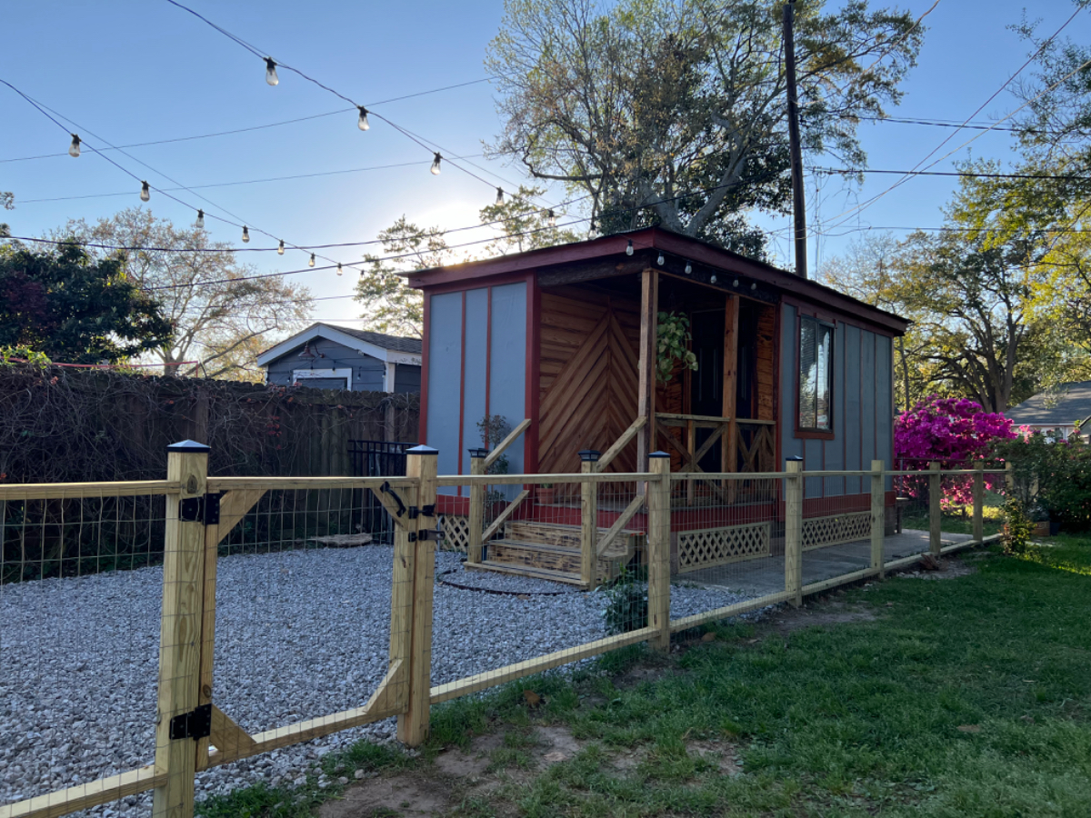 Wooden Tiny House for Rent in Park Circle with Cottage Vibes - Photo 10