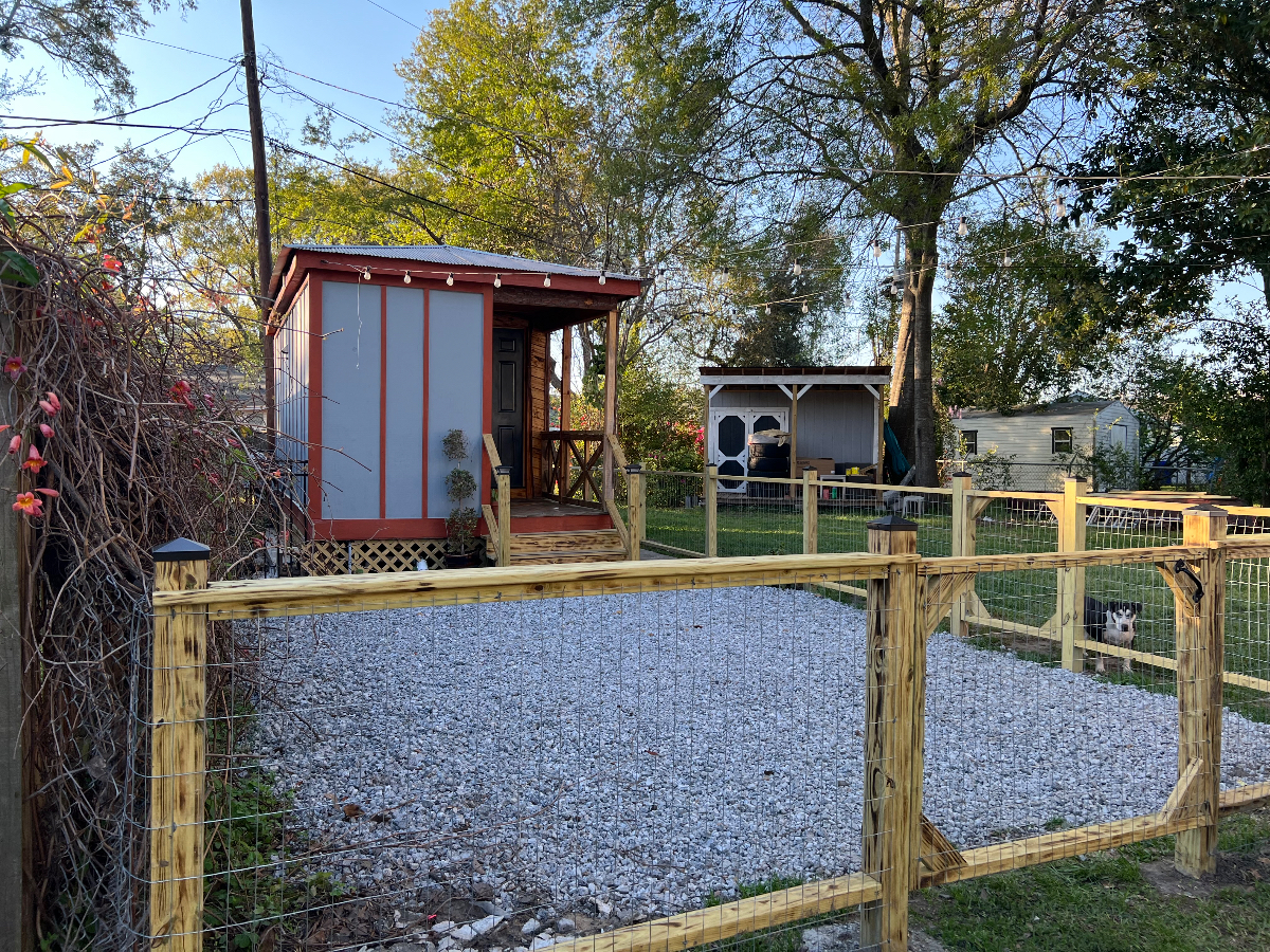 Wooden Tiny House for Rent in Park Circle with Cottage Vibes - Photo 12