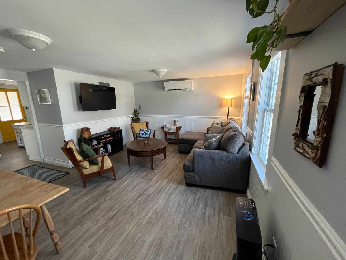 Sunny, Old North End 1 Bedroom Apartment - Photo 3