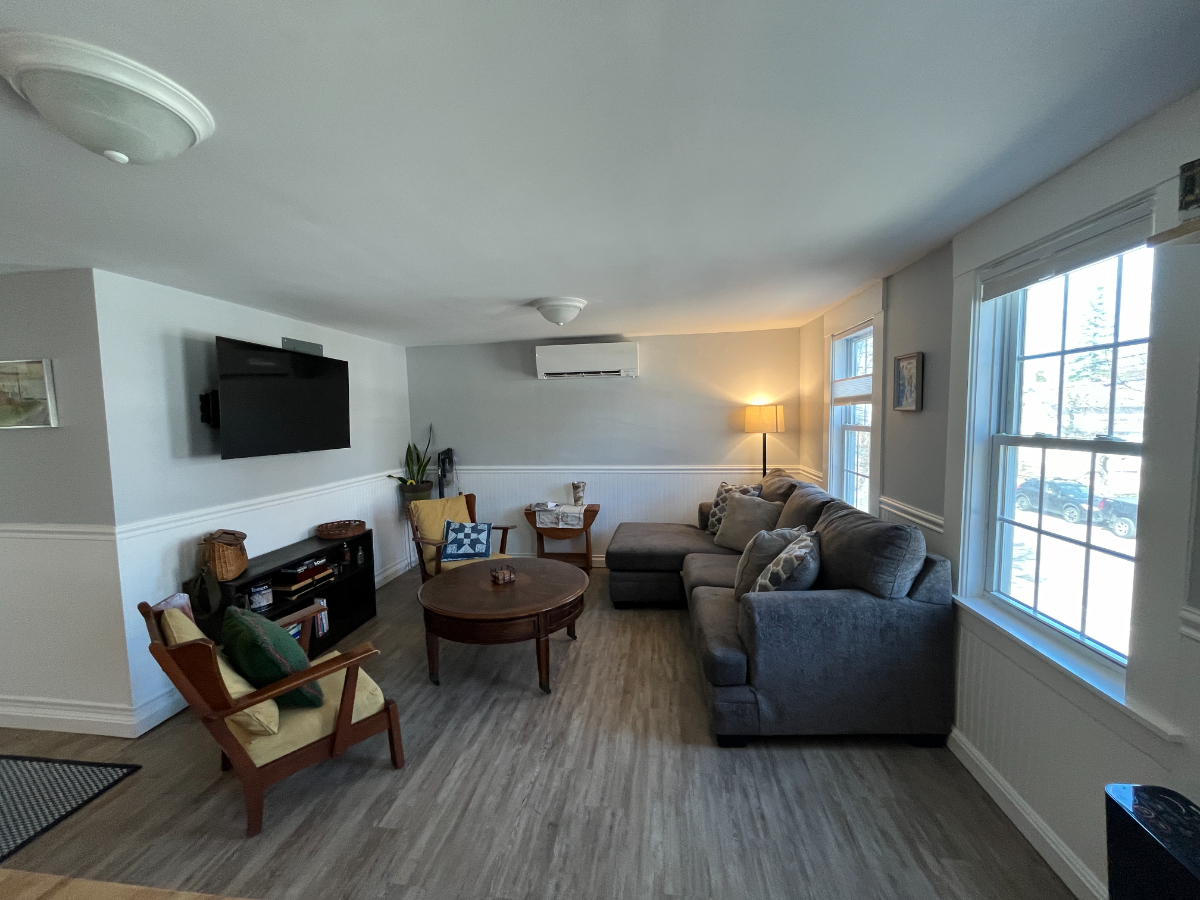 Sunny, Old North End 1 Bedroom Apartment - Photo 4