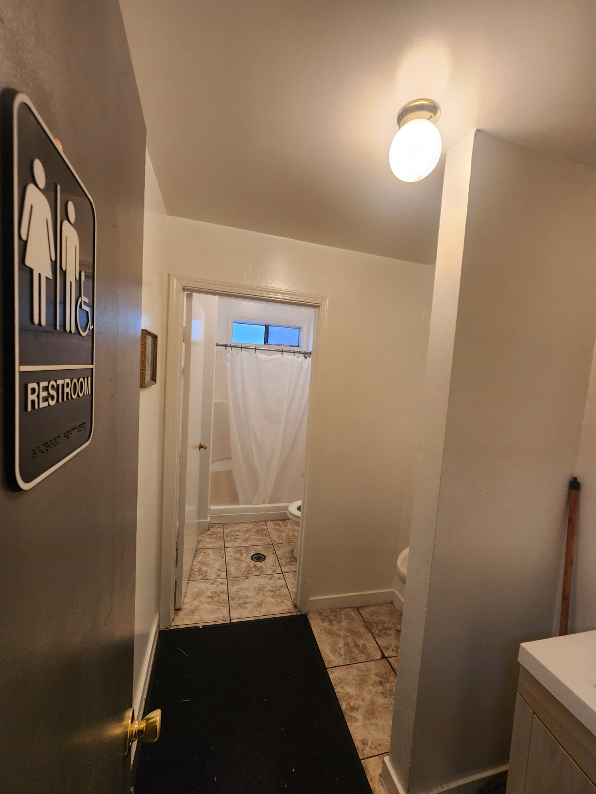 Bachelor unit close to Hospitals - Photo 3
