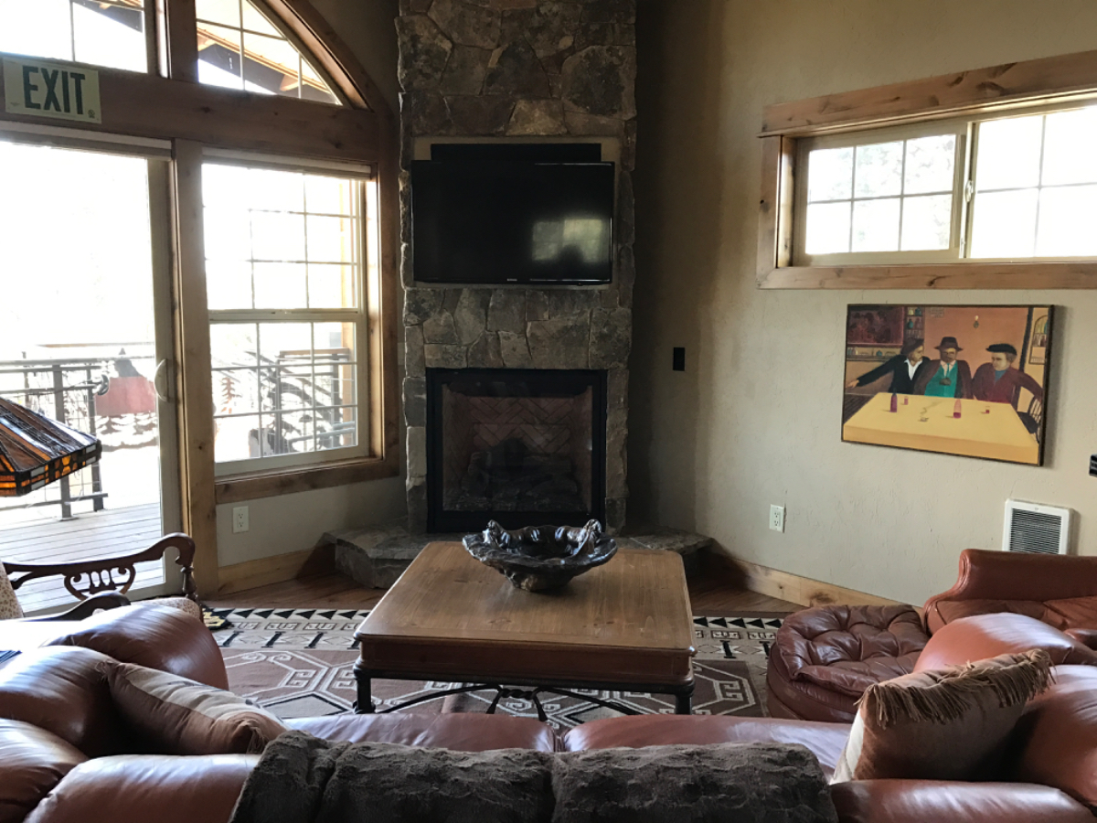 Large one-bedroom apartment in Bend, Oregon - Photo 2