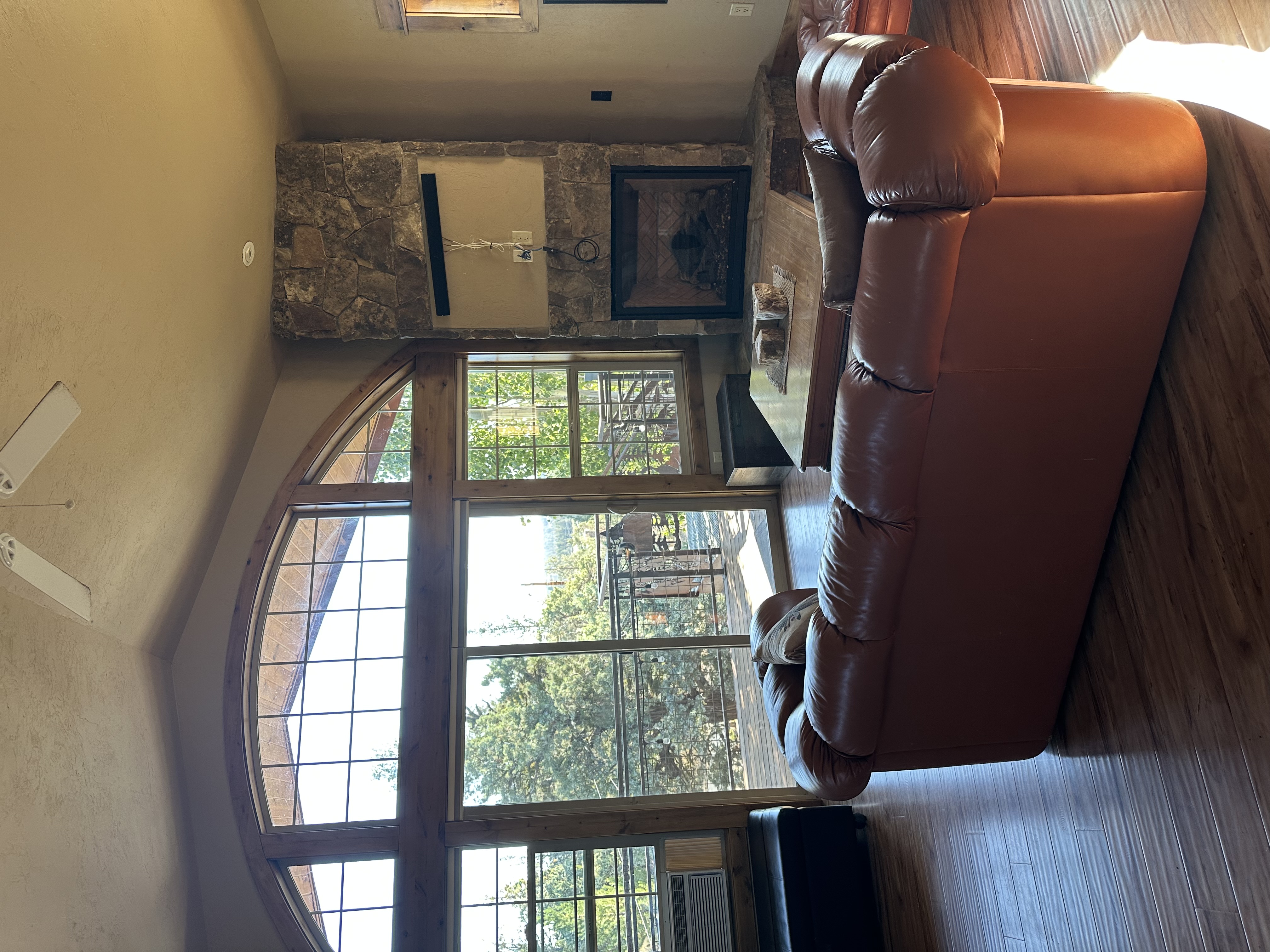 Large one-bedroom apartment in Bend, Oregon - Photo 1