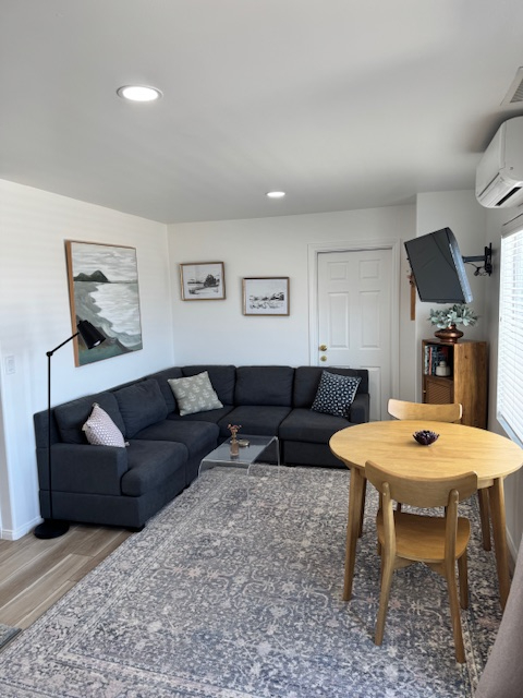 Stylish new apartment with spectacular views of San Diego - Photo 2