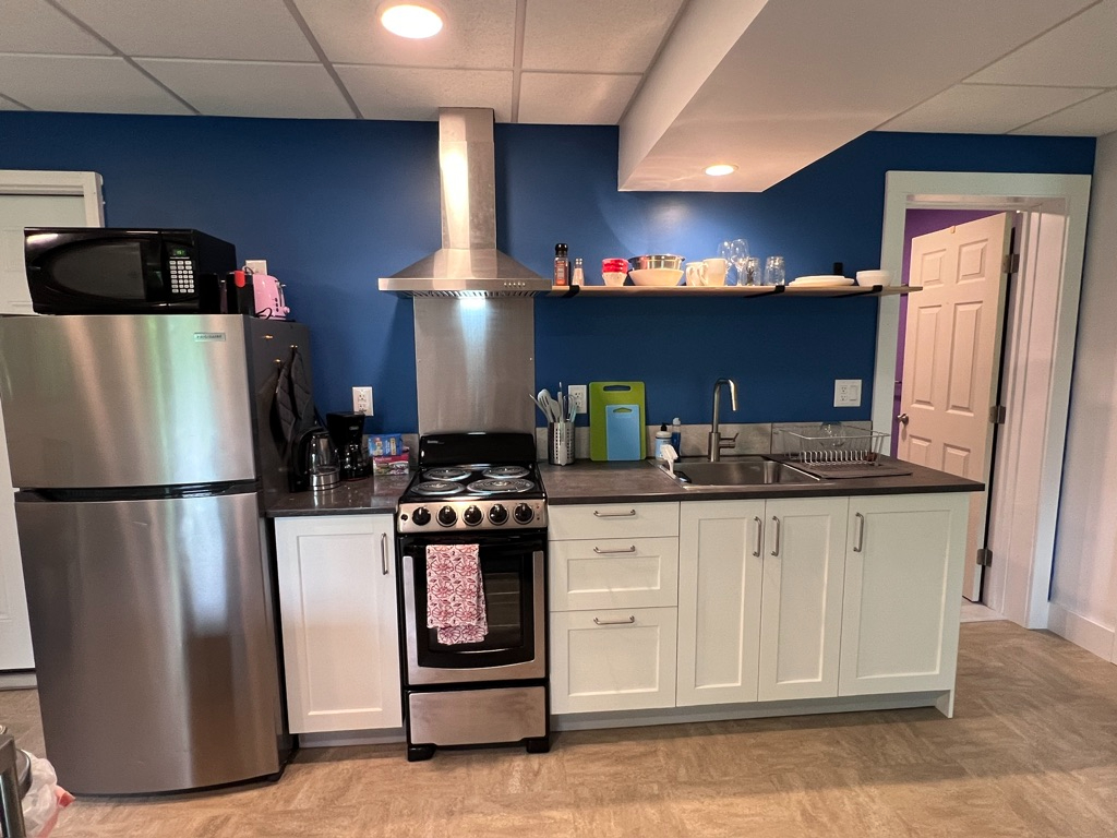 Private 1 bedroom apartment - Photo 3