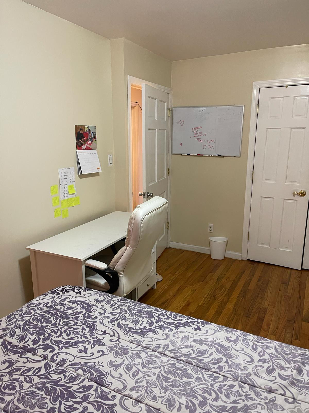 Beautiful room centrally Bronx Hospital and near the train stations. - Photo 3
