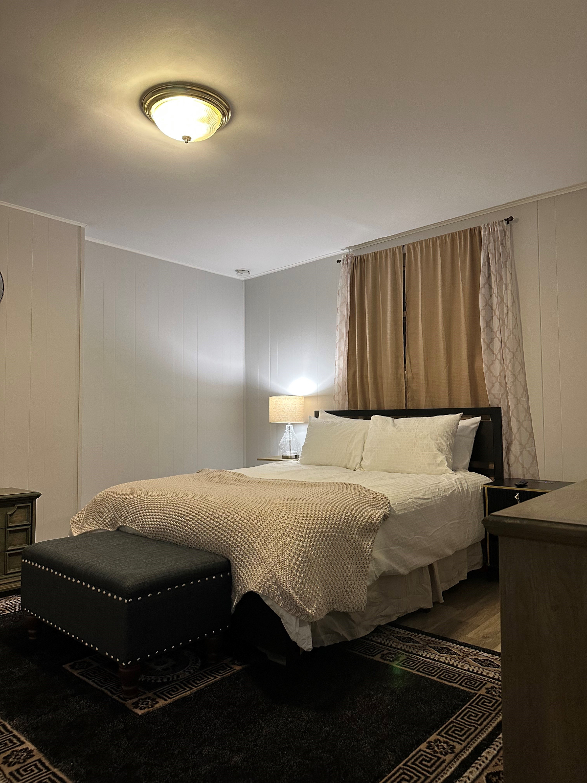 Charming room steps away from Grandview Park & Minutes to Bus Stop , Your Perfect Pittsburgh Retreat
