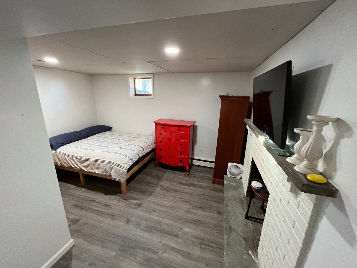 Studio suite (w/ private bathroom) in quiet, suburb neighborhood - Photo 4