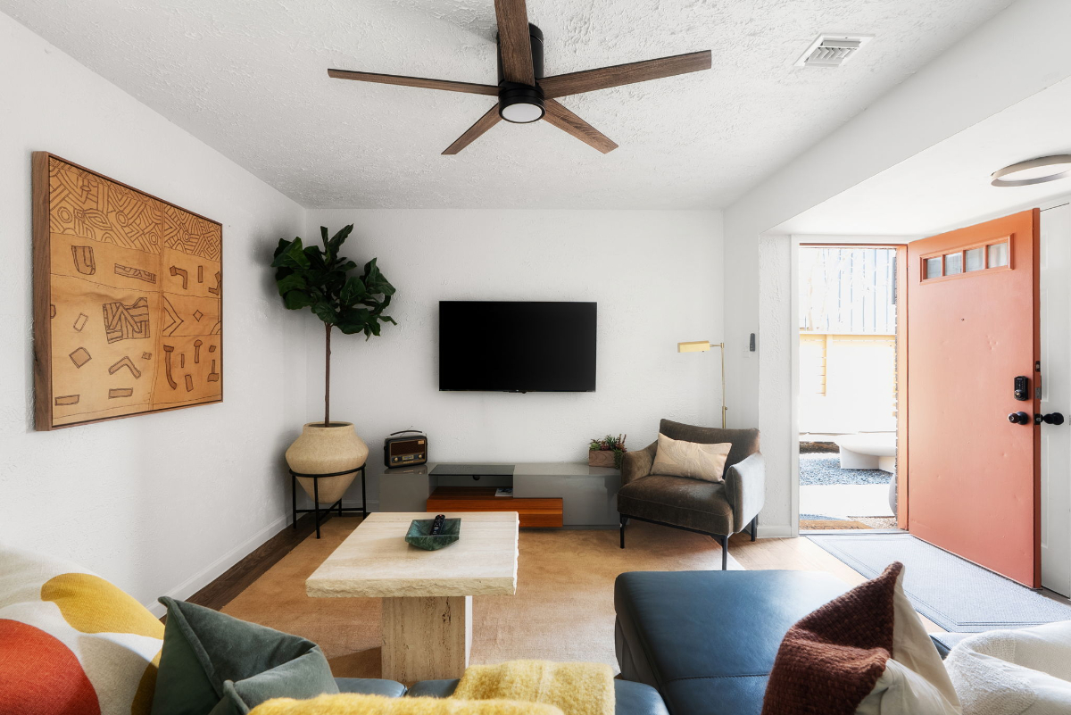 1-Bd DT w/private backyard, in-suite W/D,A/C, WIFI - Photo 3