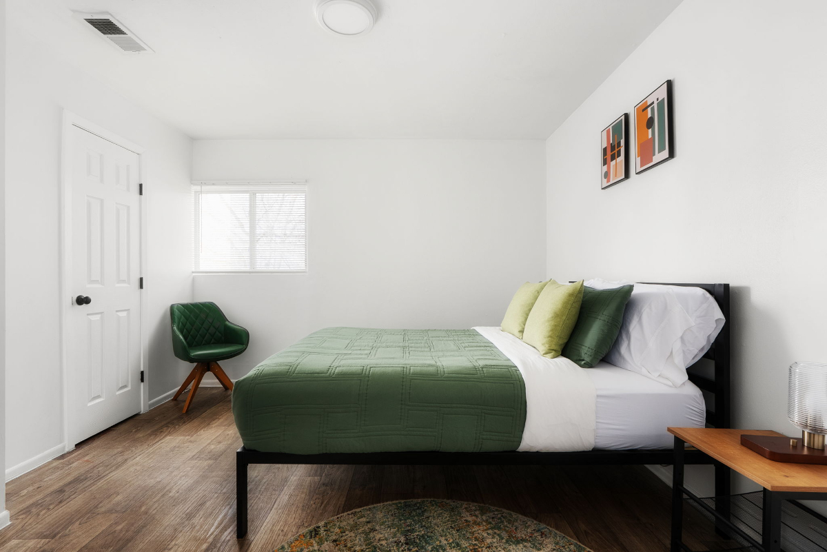 1-Bd DT w/private backyard, in-suite W/D,A/C, WIFI - Photo 10