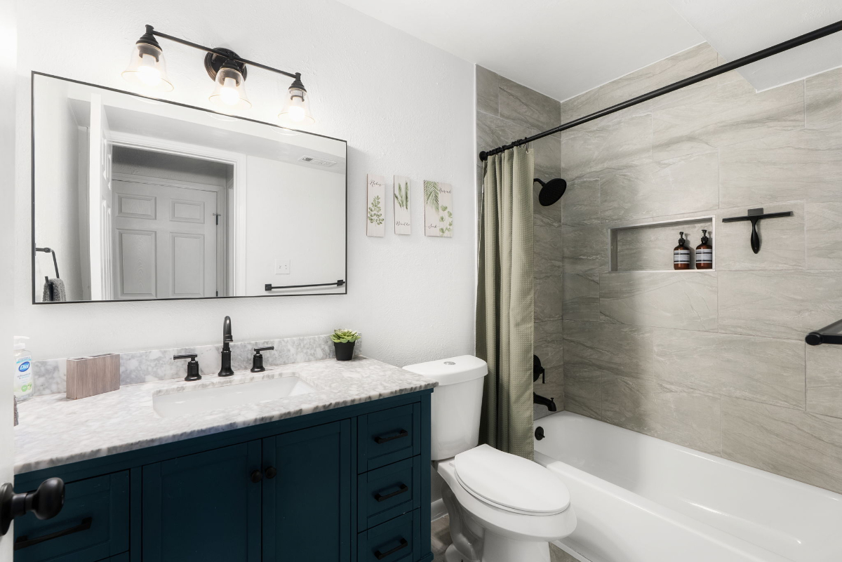 1-Bd DT w/private backyard, in-suite W/D,A/C, WIFI - Photo 11