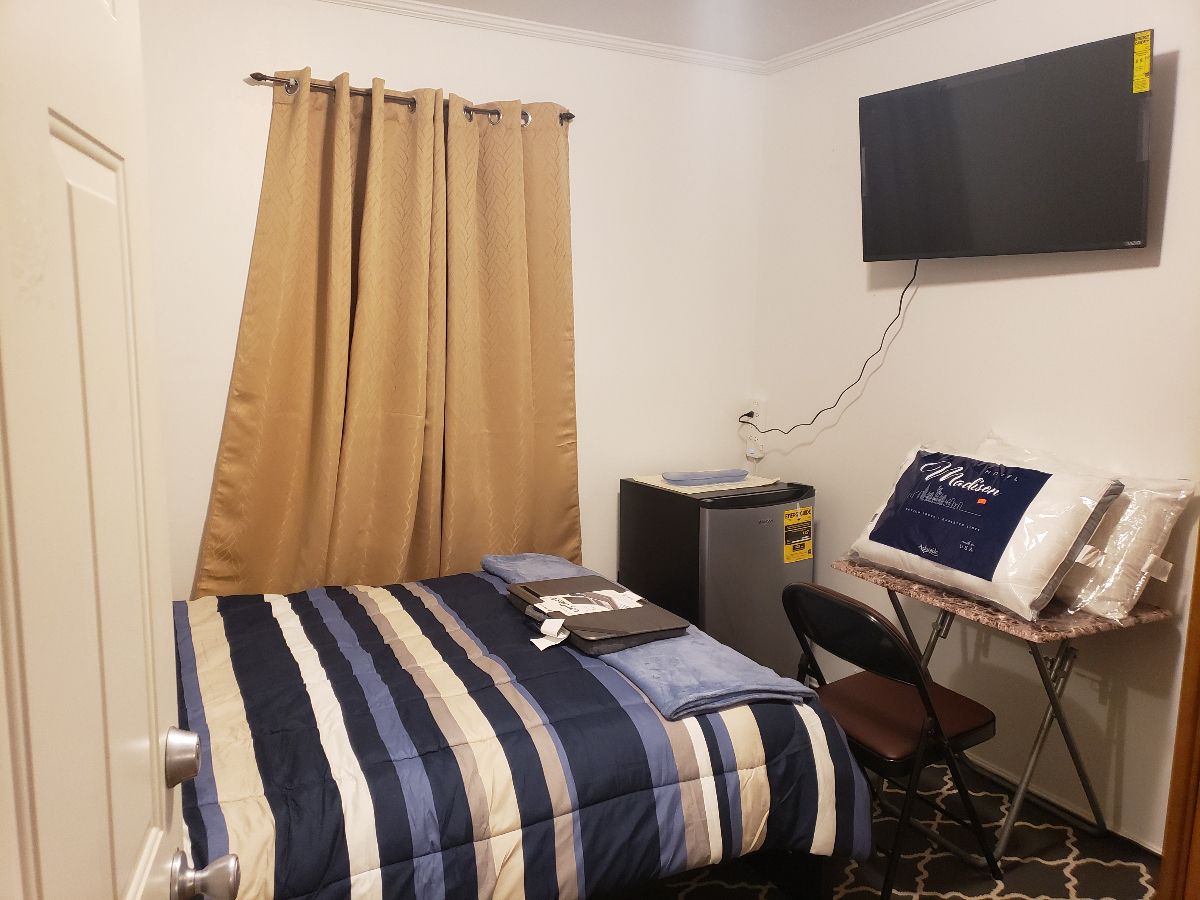 Cozy Rooms Near JFK Airport And LIRR Train - Photo 3