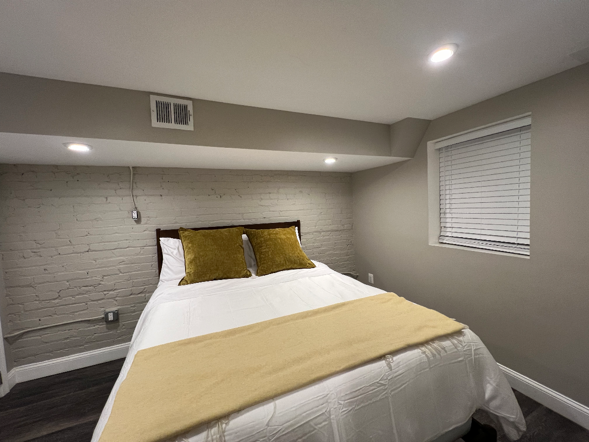 Garden Basement Apartment Near The Park at Walter Reed for Rent - Photo 2
