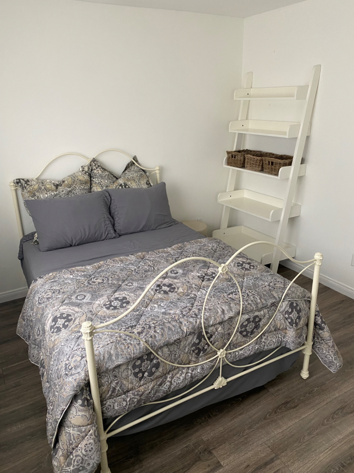 Furnished 2BR Crown Point Beach Condo | Near Beach - Photo 6