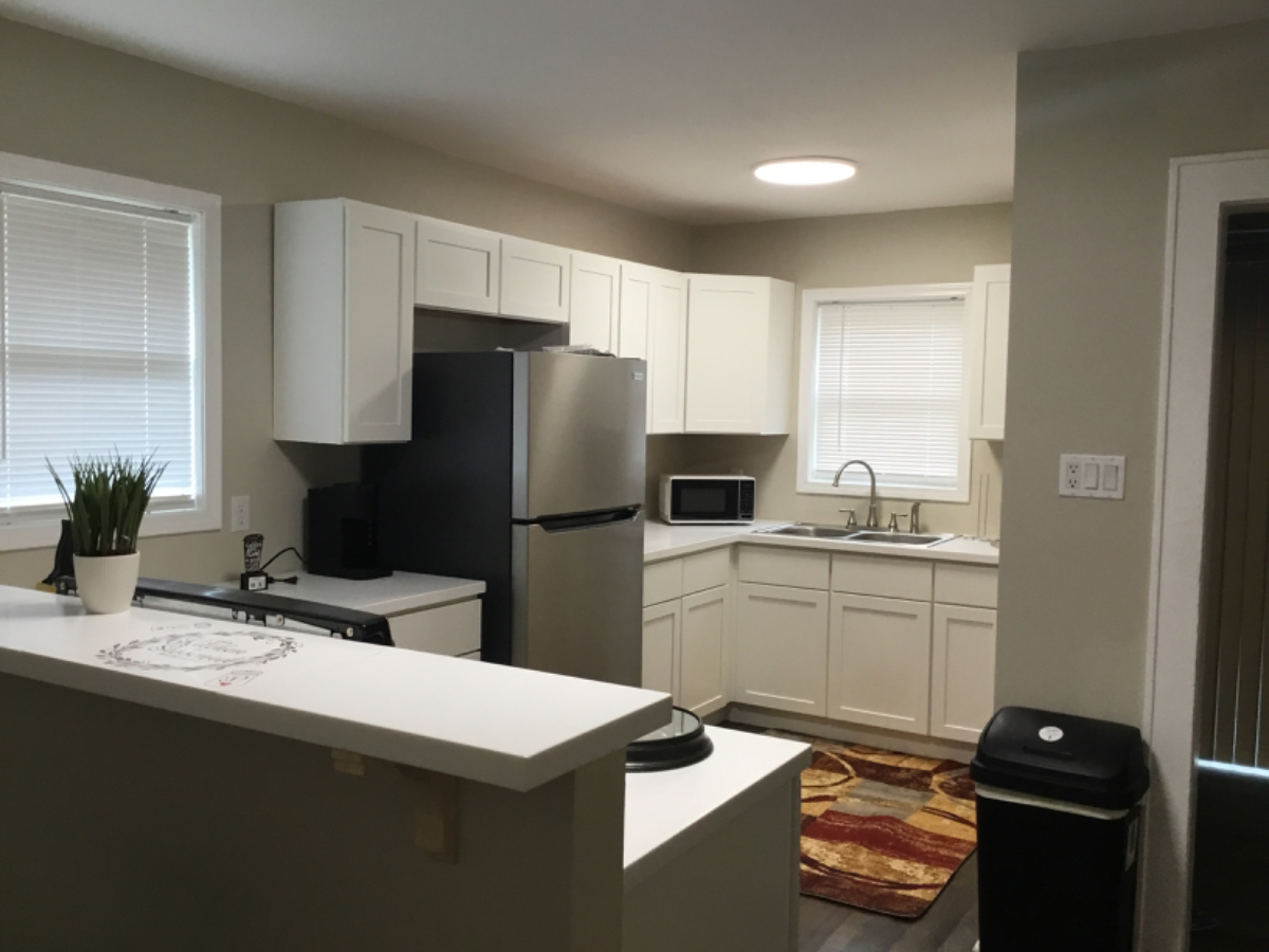 Cozy 2 bed Home - Photo 8