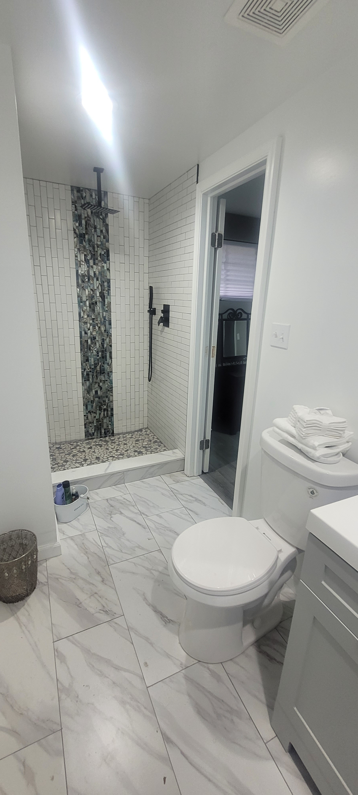 Newly remodeled 2 bedroom 2 bath - Photo 3