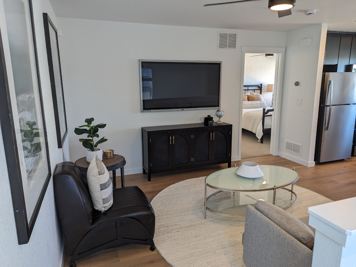 Newly Built Colorado Springs 1-Bedroom Apart - Serene Retreat with Private Entrance, Modern Amenitie - Photo 2