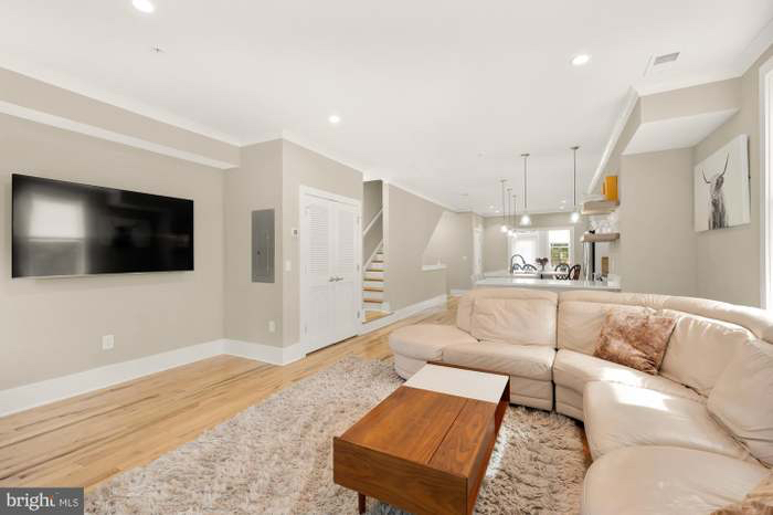 Entire Condo- 3BR 3B Parking - Photo 4