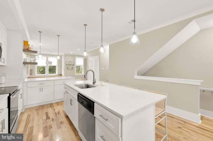Entire Condo- 3BR 3B Parking - Photo 1