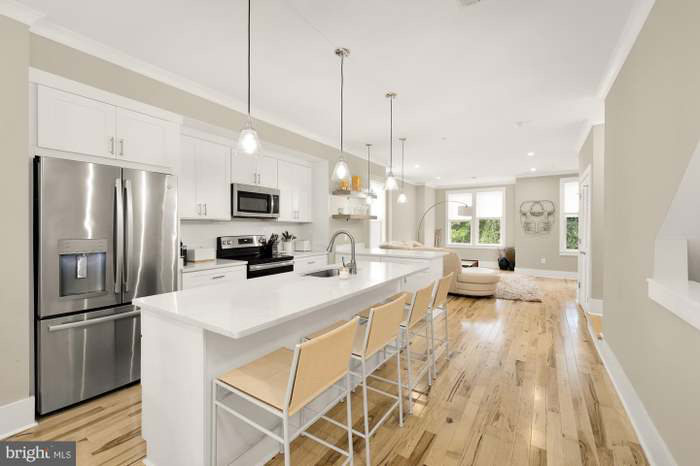 Entire Condo- 3BR 3B Parking - Photo 5