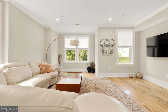 Entire Condo- 3BR 3B Parking - Photo 3