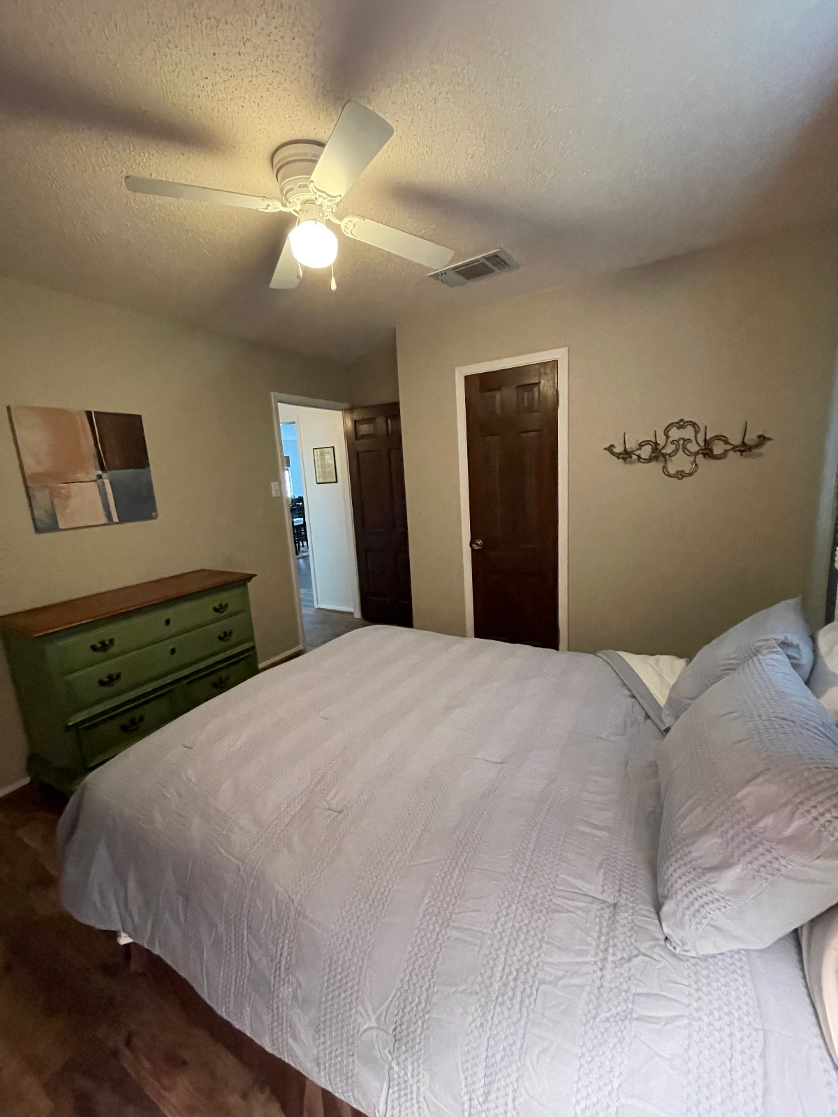 Nice 2 bed/1 bath Home, Close to HOSP. & BASE - Photo 7