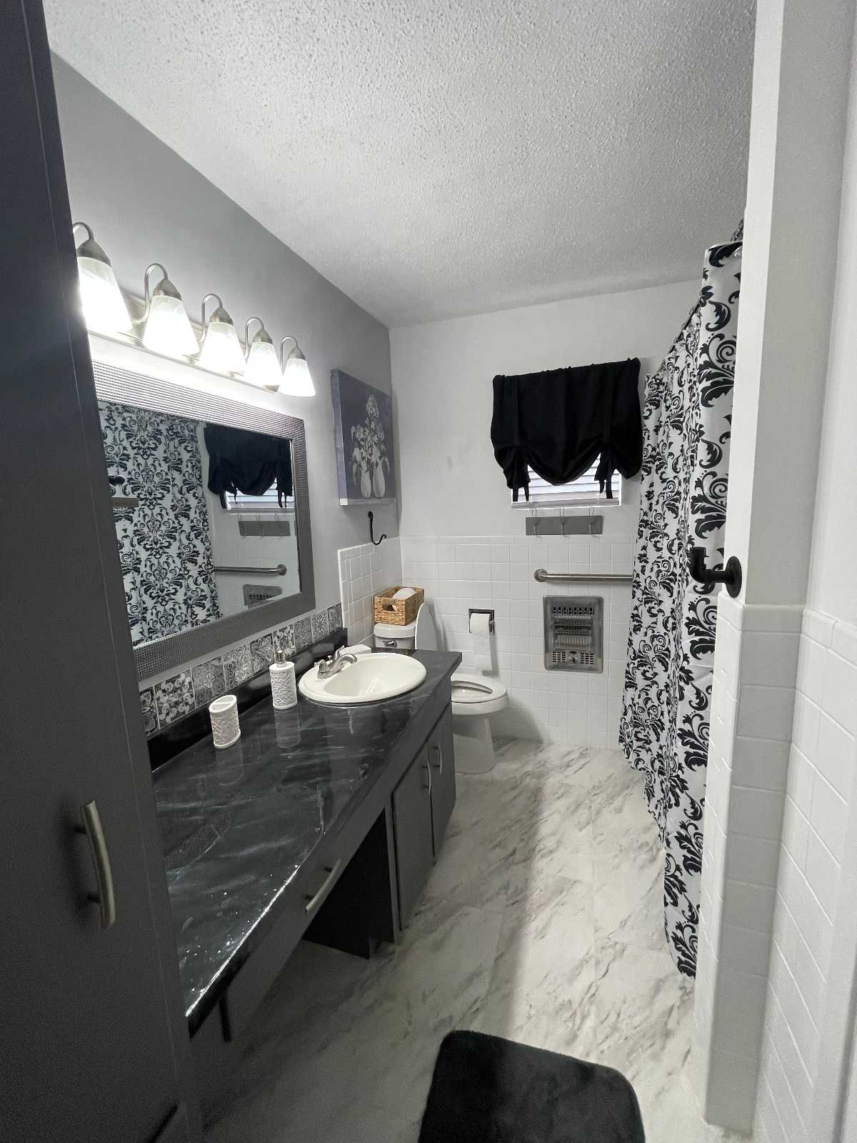 Nice 2 bed/1 bath Home, Close to HOSP. & BASE - Photo 9