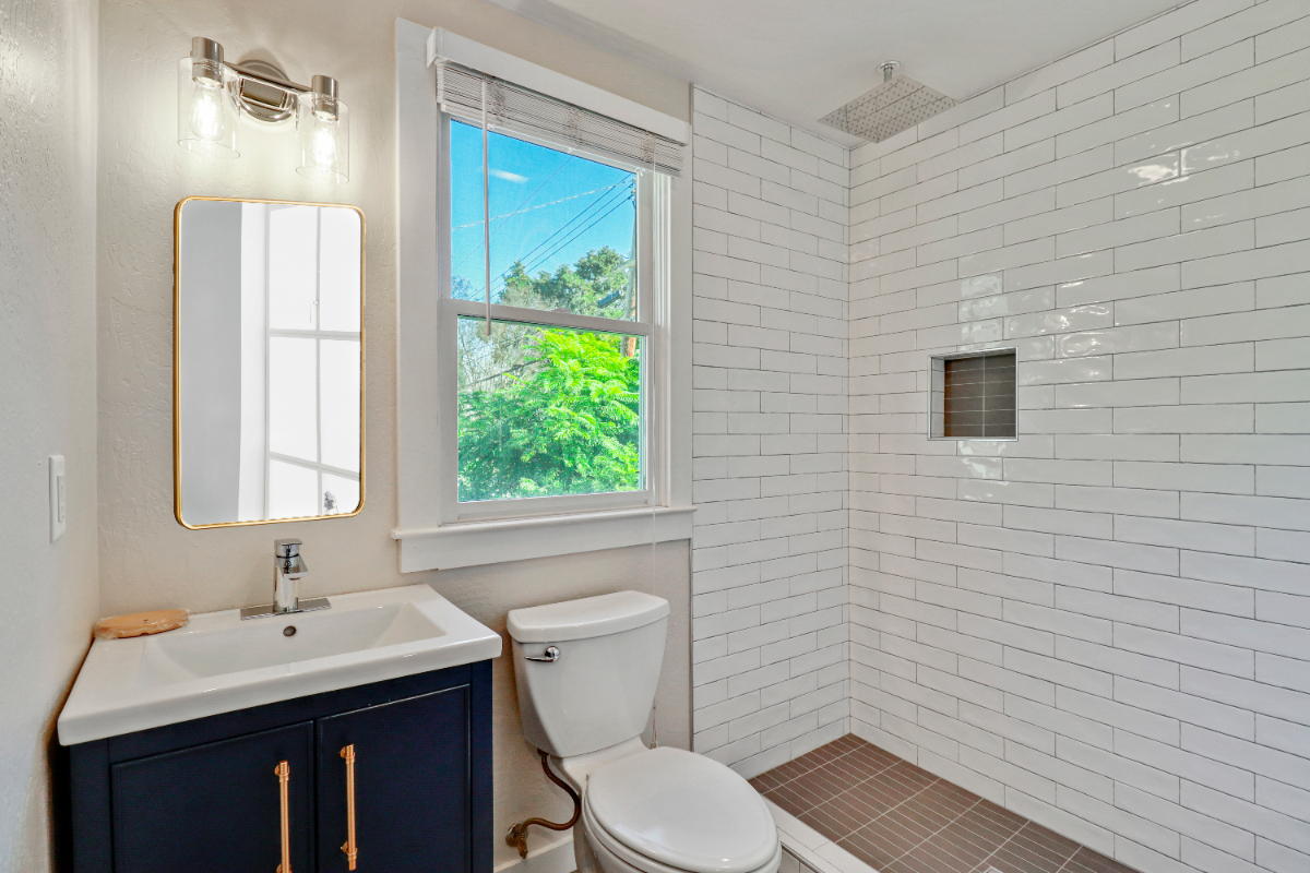 Beautiful Peaceful Cottage - 1 block to Mercy Hospital - Photo 5
