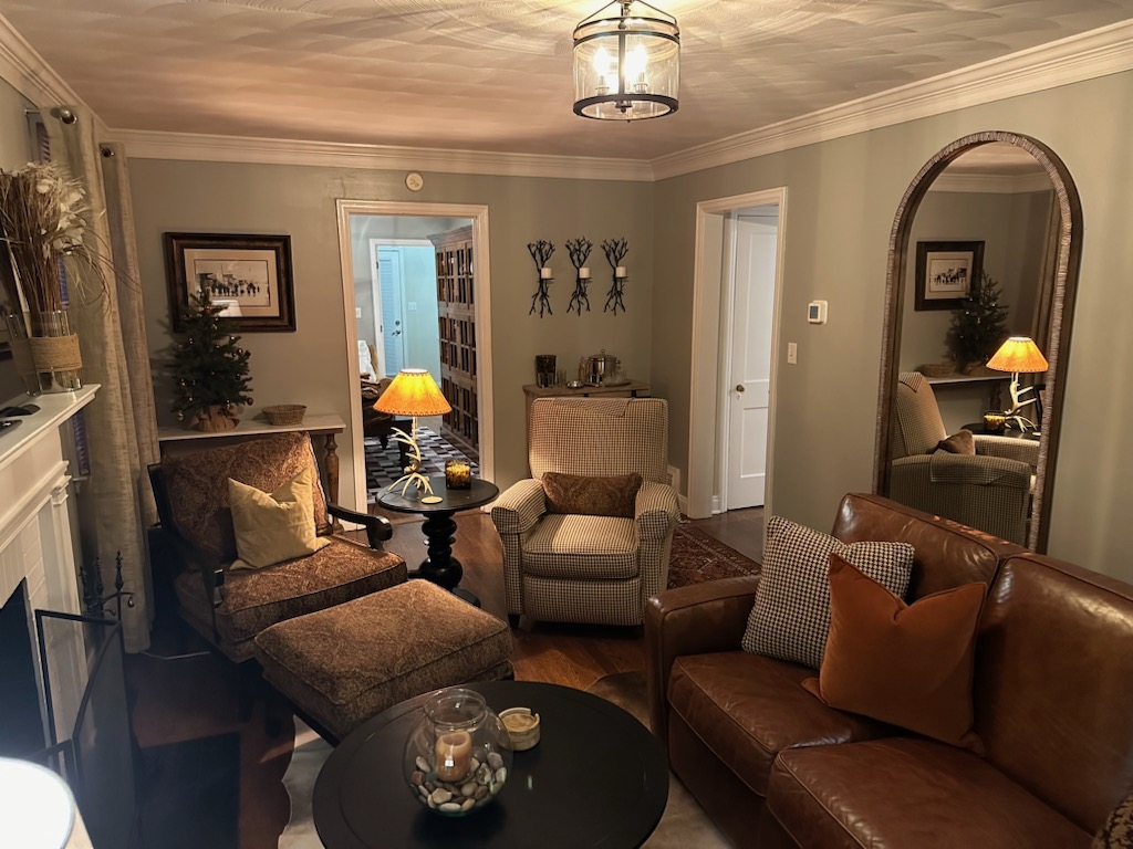 Charming and Spacious 3-Bedroom House with Modern Amenities and a Convenient Location - Photo 4